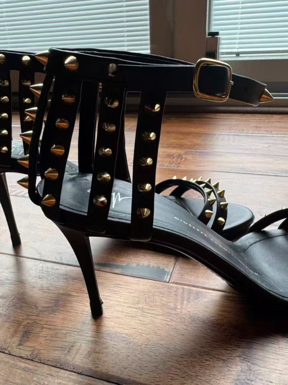 100% Authentic Giuseppe Zanotti Coline studded sandal, Sz 37.5 - Picture 3 of 8